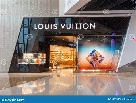 louis vuitton shops at crystals.